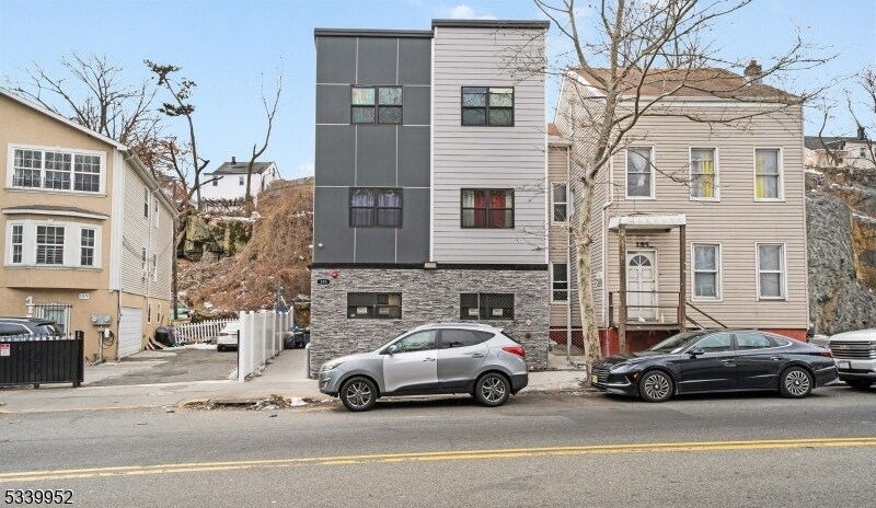 191 Broadway, Paterson, NJ for sale Primary Photo- Image 1 of 1