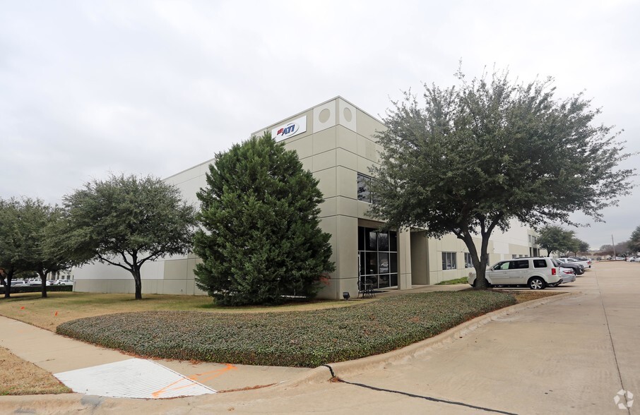 1004 Avenue N, Plano, TX for lease - Primary Photo - Image 2 of 4