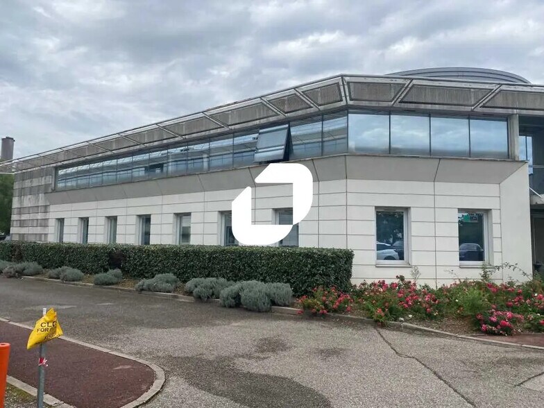 13 Rue Edison, Bron for sale - Building Photo - Image 1 of 10