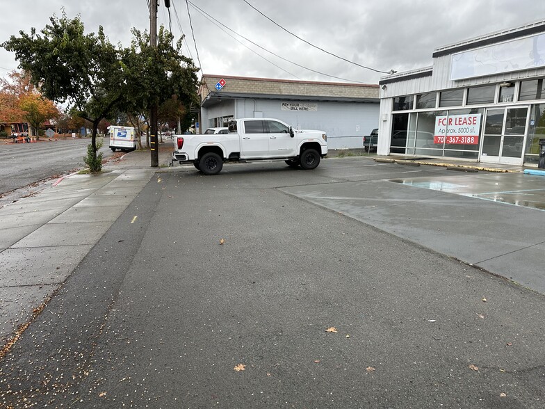 724 S State St, Ukiah, CA for lease - Building Photo - Image 2 of 9