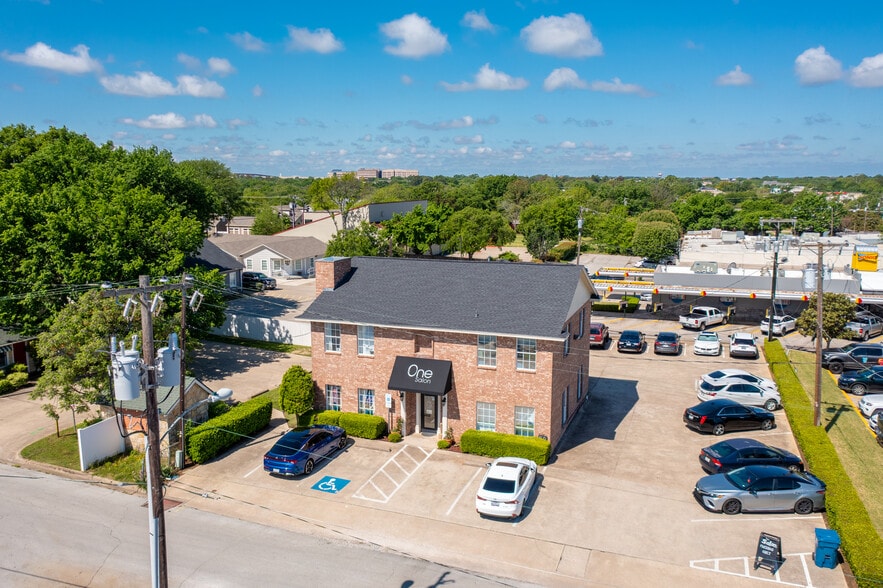 110 S Barton Ave, Grapevine, TX for sale - Building Photo - Image 3 of 10