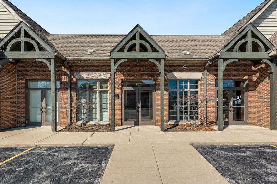 4425 Montgomery Rd, Naperville, IL for lease - Building Photo - Image 1 of 13