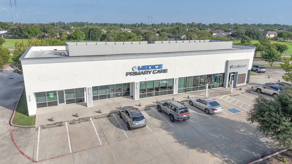 17228 W Grand Parkway S, Sugar Land, TX for lease - Building Photo - Image 1 of 4