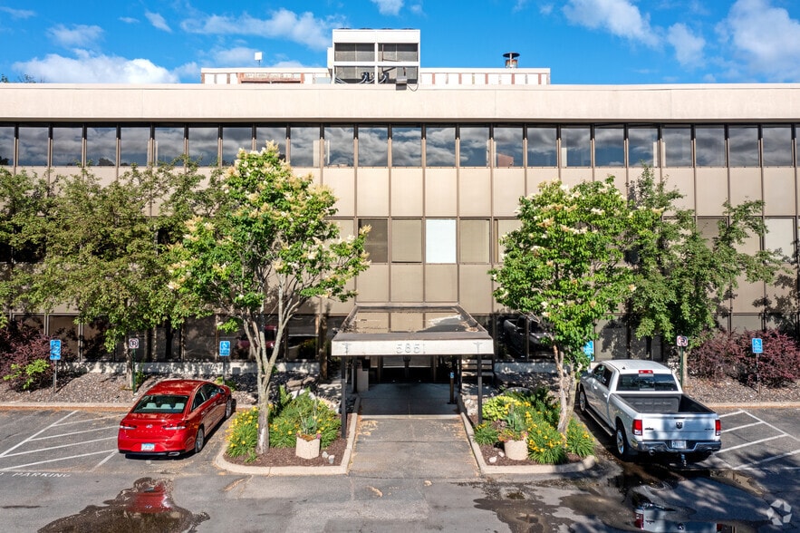 5851 Duluth St, Golden Valley, MN for lease - Building Photo - Image 3 of 4