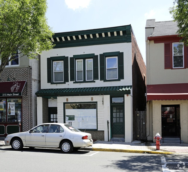 213 Main St, Ridgefield Park, NJ 07660