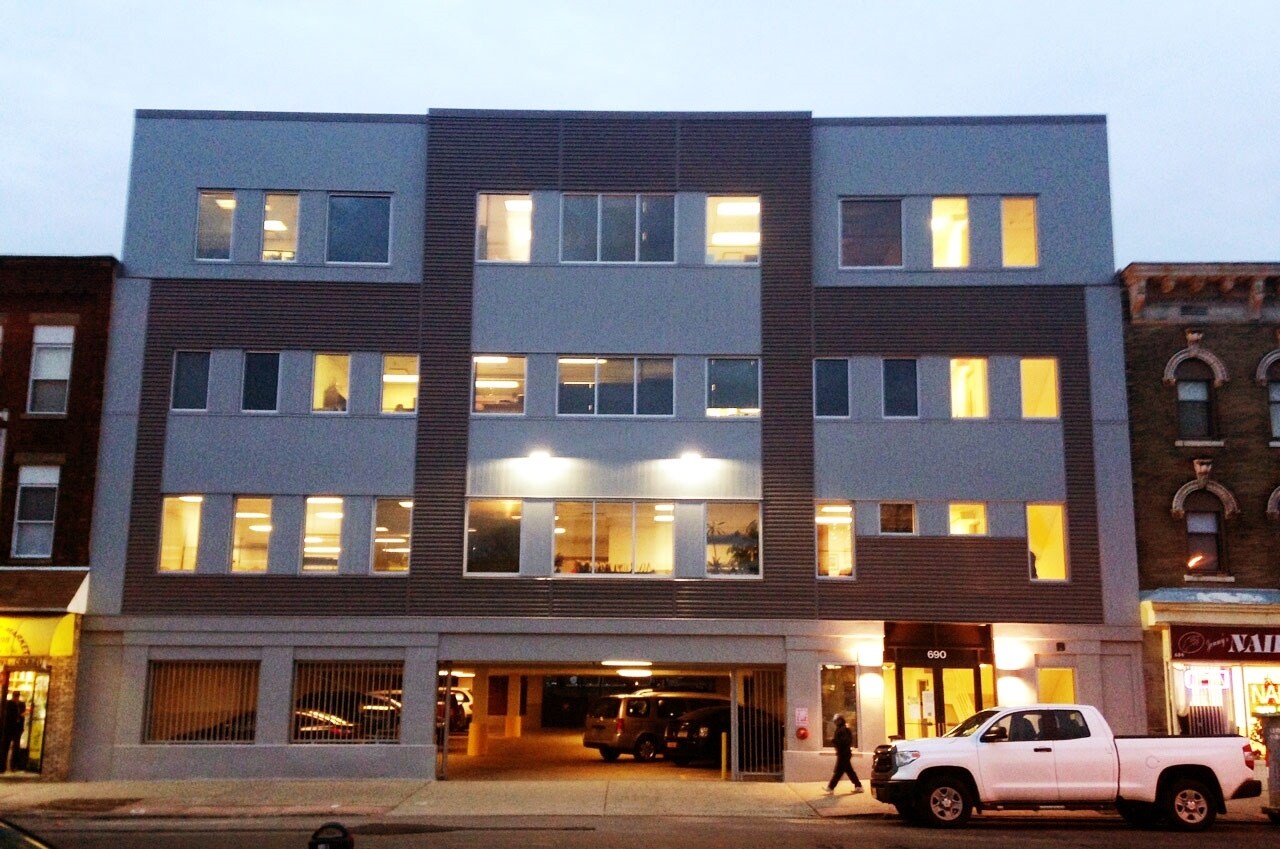 690 Broadway, Bayonne, NJ 07002