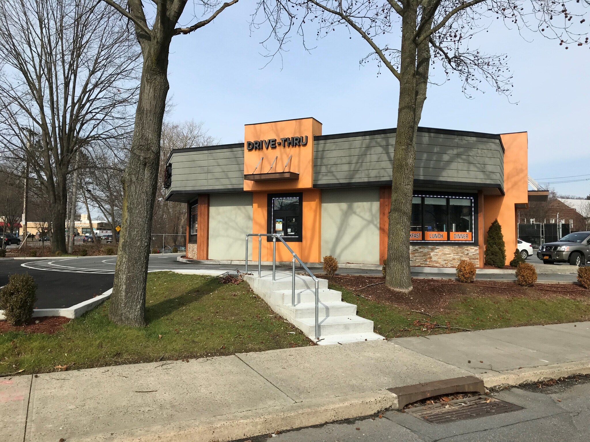 24 Tarrytown Rd, White Plains, NY 10607 DriveThru