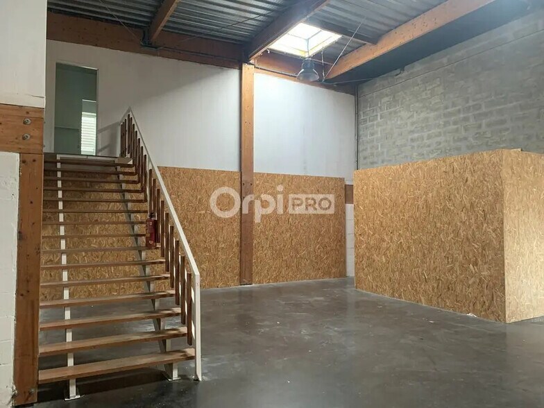 Flex in Mérignac for lease - Interior Photo - Image 2 of 6