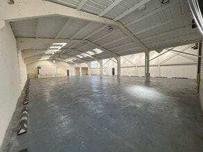 Wakefield Rd, Leeds for lease Interior Photo- Image 2 of 5