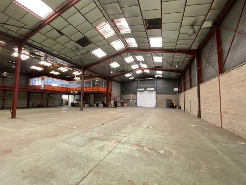 Location Local d'activités 1 391 m² - Photo 1