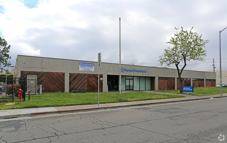 8480 Enterprise Way, Oakland, CA for sale - Building Photo - Image 3 of 9