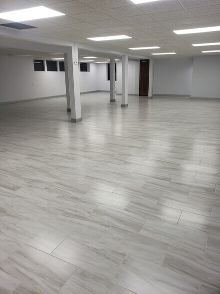 24724 Lahser Rd, Southfield, MI for sale - Interior Photo - Image 1 of 1