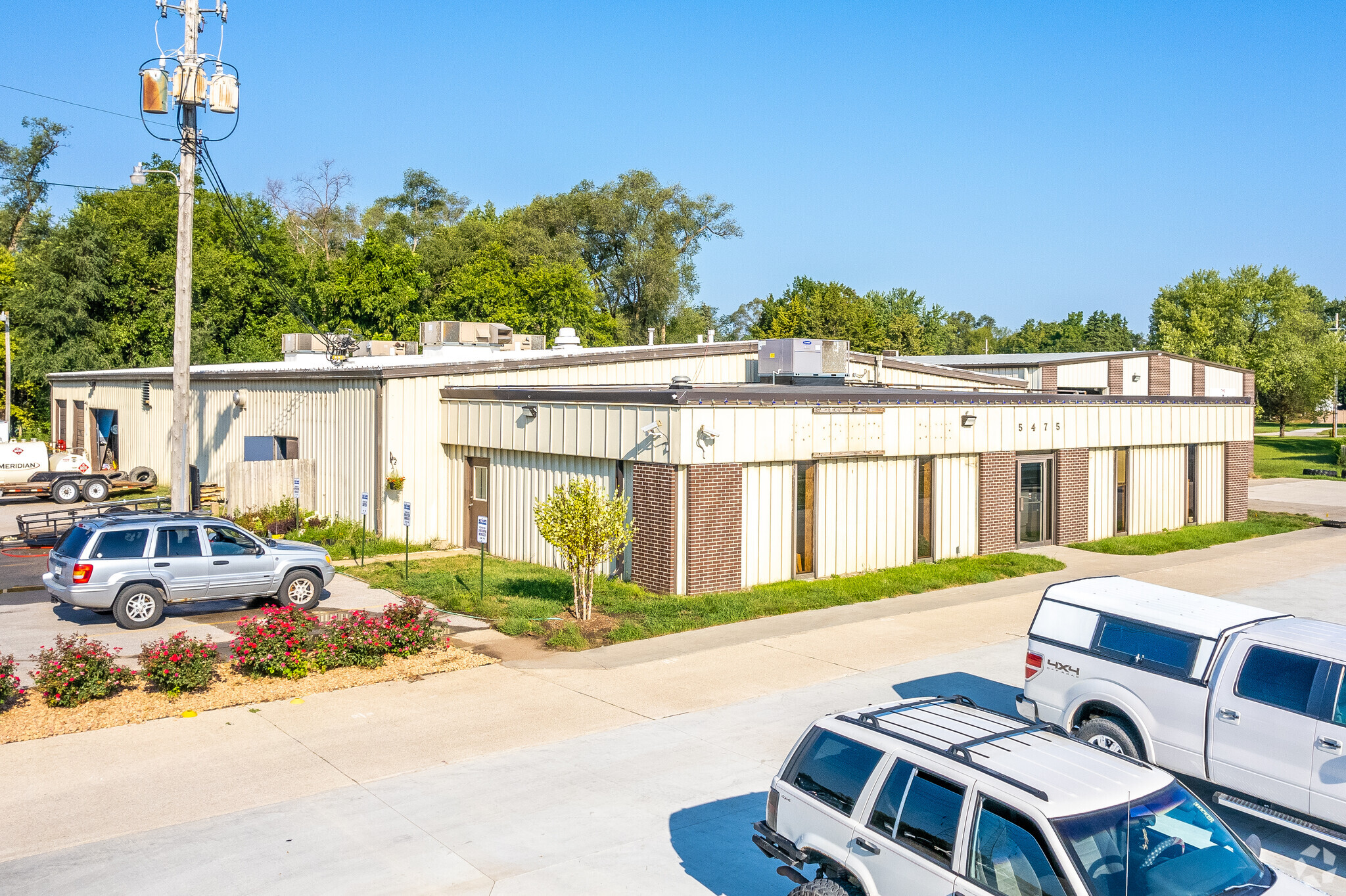 5480 NW Beaver Dr, Johnston, IA for sale Primary Photo- Image 1 of 1