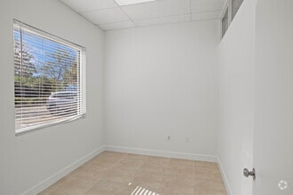 534 Mercantile Pl, Port Saint Lucie, FL for lease Interior Photo- Image 2 of 4