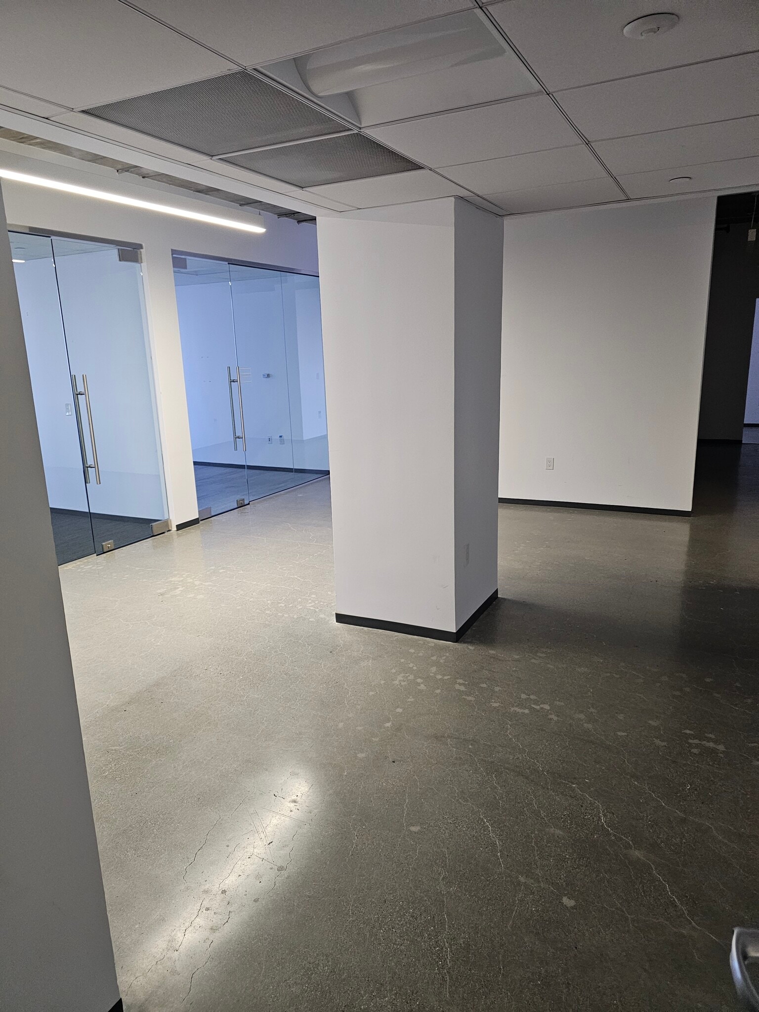 5901 W Century Blvd, Los Angeles, CA for lease Interior Photo- Image 1 of 3