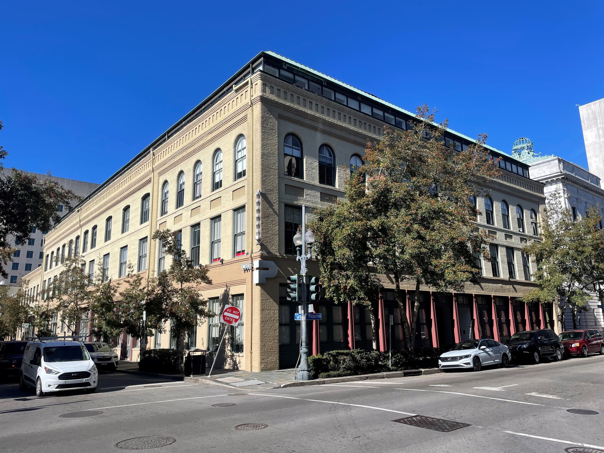 643 Magazine St, New Orleans, LA for lease Building Photo- Image 1 of 10