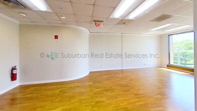 1550 Spring Rd, Oak Brook, IL for lease Interior Photo- Image 2 of 6