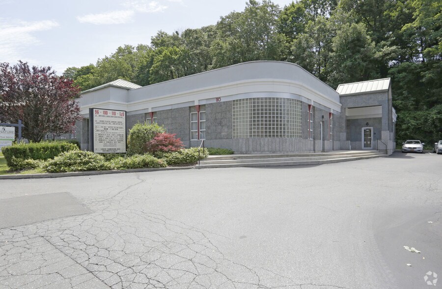 110 E Main St, Huntington, NY for sale - Building Photo - Image 1 of 1