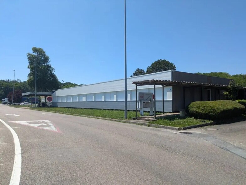 Office in École-Valentin for lease - Building Photo - Image 3 of 5