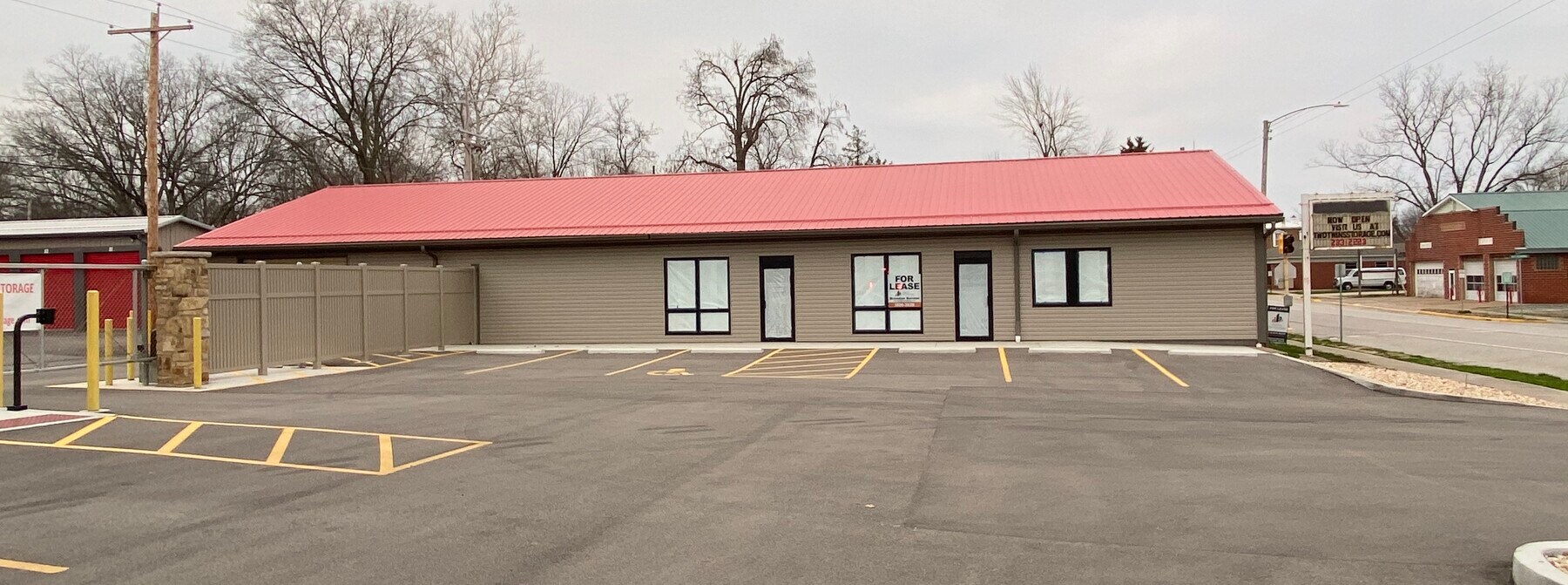 13 S Main St, Smithton, IL 62285