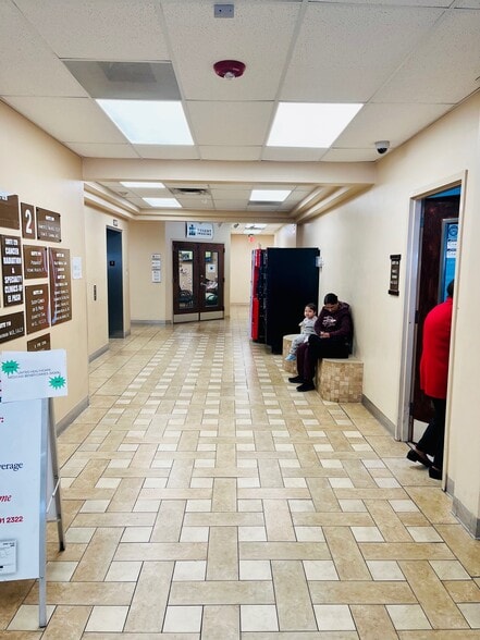 7812 Gateway Blvd E, El Paso, TX for sale - Interior Photo - Image 2 of 5