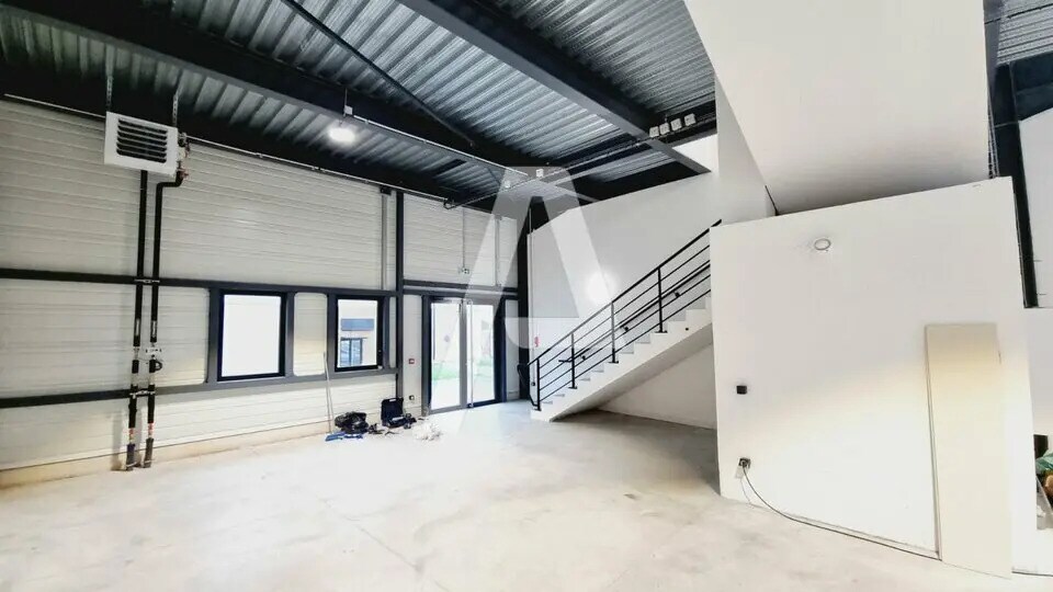 Flex in Fresnes for lease - Interior Photo - Image 1 of 4