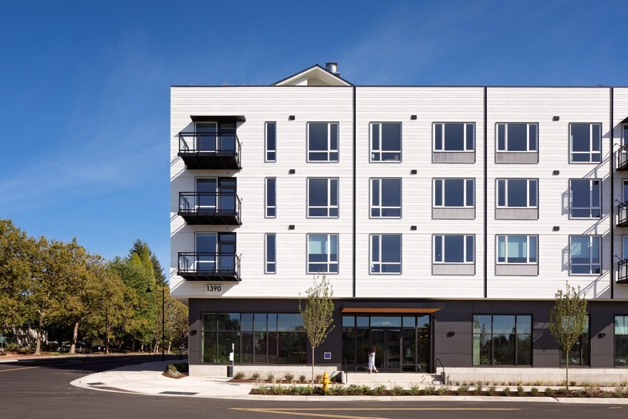 1390 NE Compton Dr, Hillsboro, OR for lease - Building Photo - Image 3 of 12