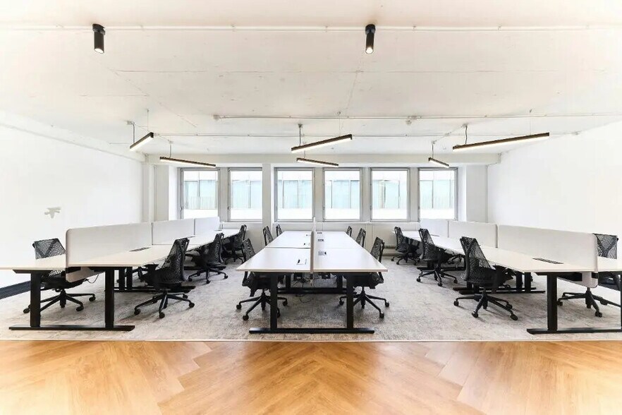 Office in Paris for lease - Interior Photo - Image 2 of 12