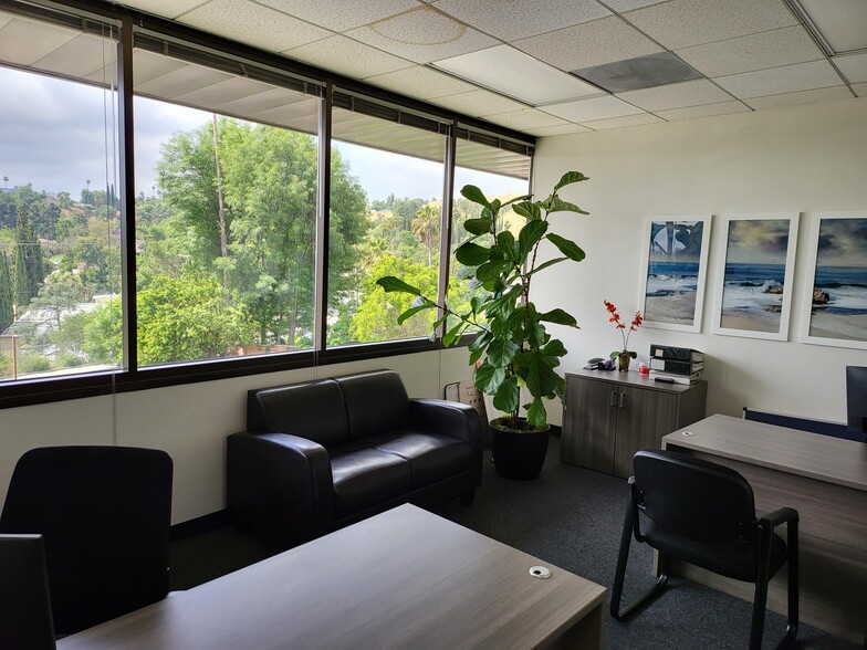 20350 Ventura Blvd, Woodland Hills, CA for lease - Interior Photo - Image 3 of 12