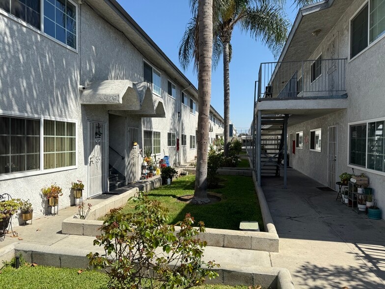 4931 - 4939 Clara St, Cudahy, CA for sale - Building Photo - Image 3 of 4