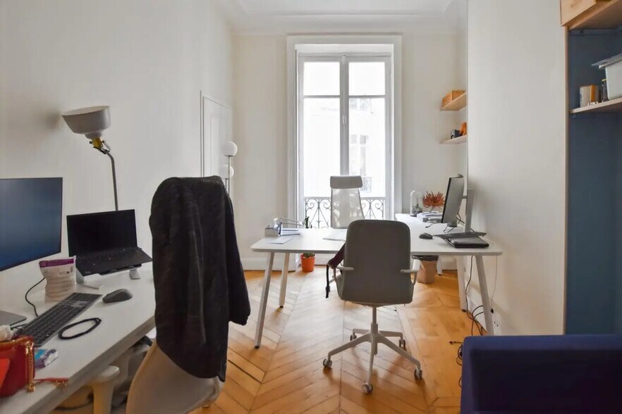 Office in Paris for lease - Interior Photo - Image 2 of 4