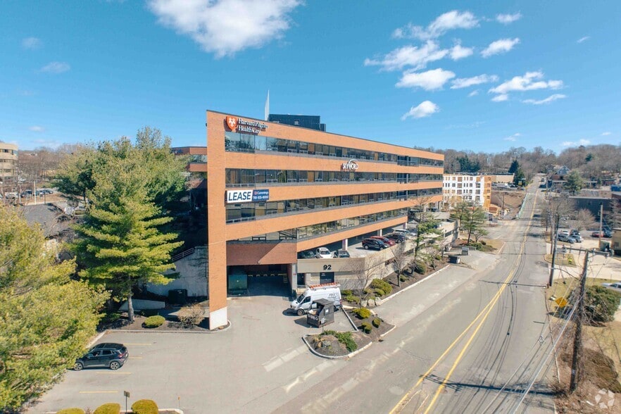92 Montvale Ave, Stoneham, MA for lease - Building Photo - Image 2 of 6