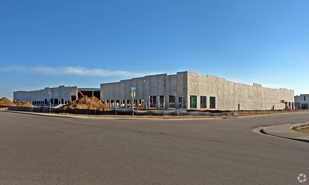 3500 N Windsor Dr, Aurora, CO for lease - Building Photo - Image 3 of 13