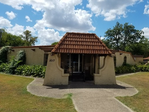 1017 E Kingsbury St, Seguin, TX for lease - Primary Photo - Image 1 of 15