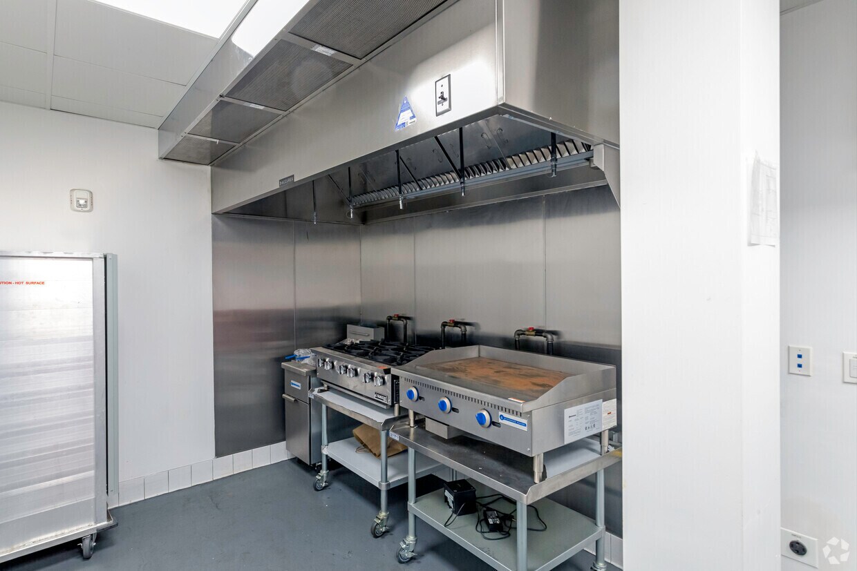 2171 S Grape St, Denver, CO for sale Interior Photo- Image 1 of 1