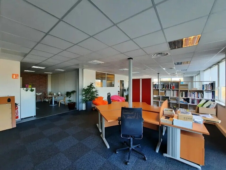 Office in Mont-Saint-Aignan for lease - Building Photo - Image 2 of 10