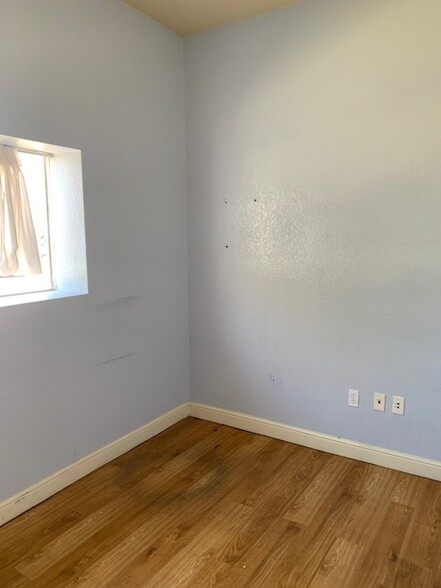 209 Cedar Dr, Portland, TX for lease - Interior Photo - Image 3 of 6