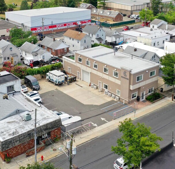 22 Willowdale Ave, Port Washington, NY for sale - Building Photo - Image 1 of 1