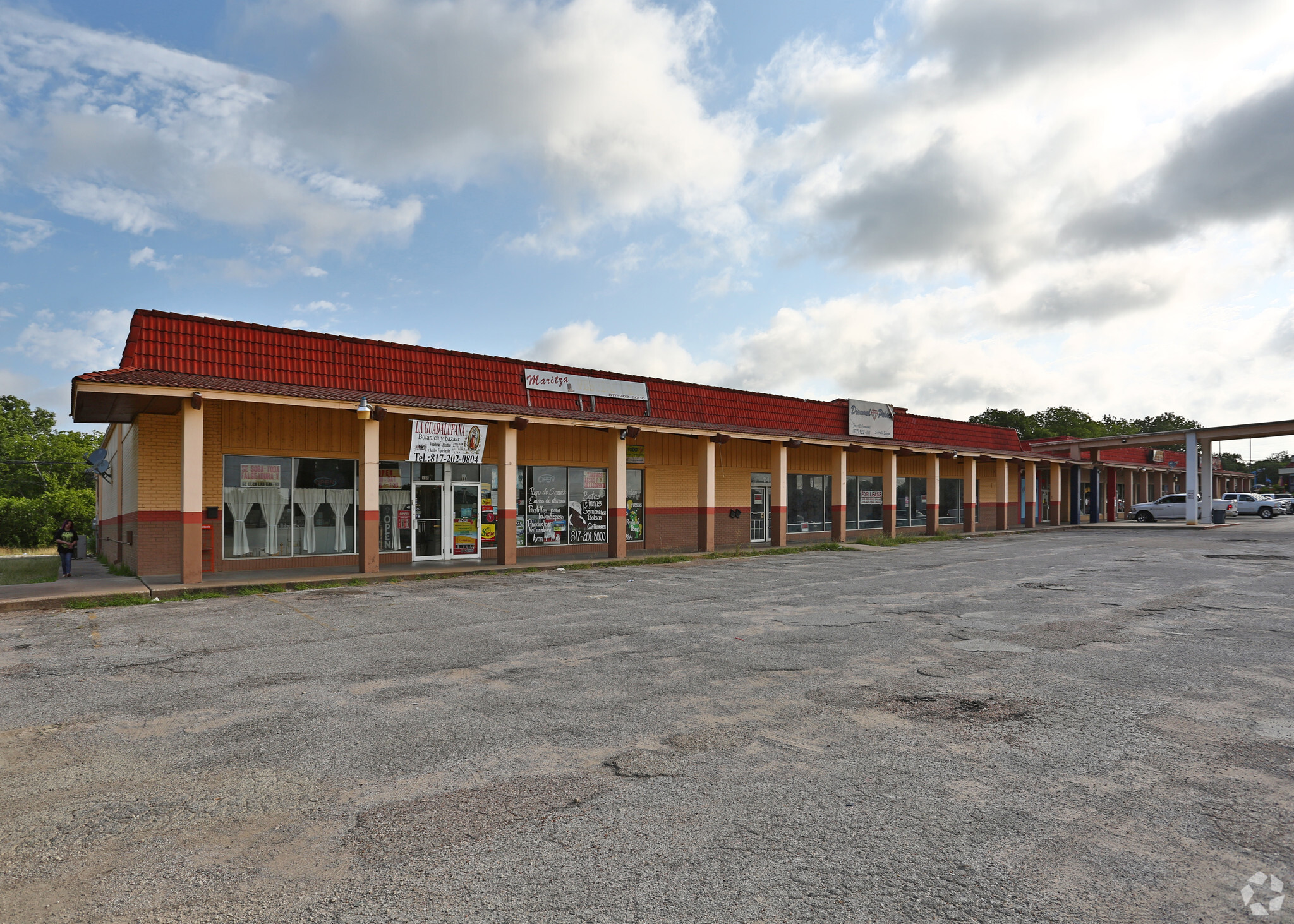 100-118 Williams Ave, Cleburne, TX for sale Primary Photo- Image 1 of 1