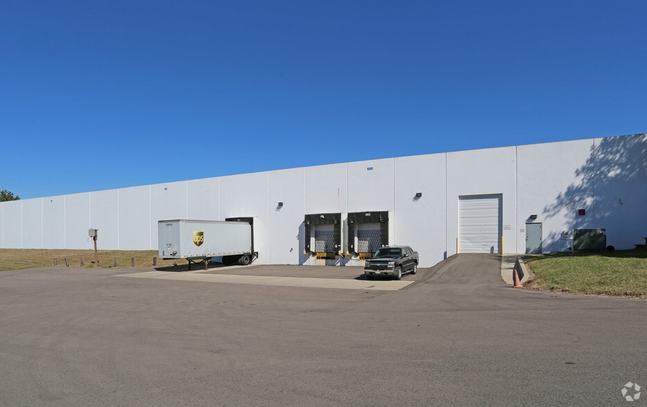 967 Watertower Ln, West Carrollton, OH for sale - Building Photo - Image 2 of 8