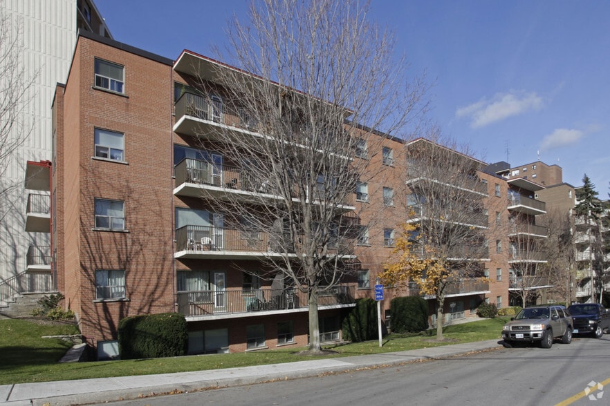 12 Park St E, Mississauga, ON for sale - Primary Photo - Image 1 of 5