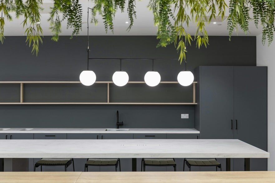 5 Forbury Rd, Reading for lease - Building Photo - Image 2 of 9