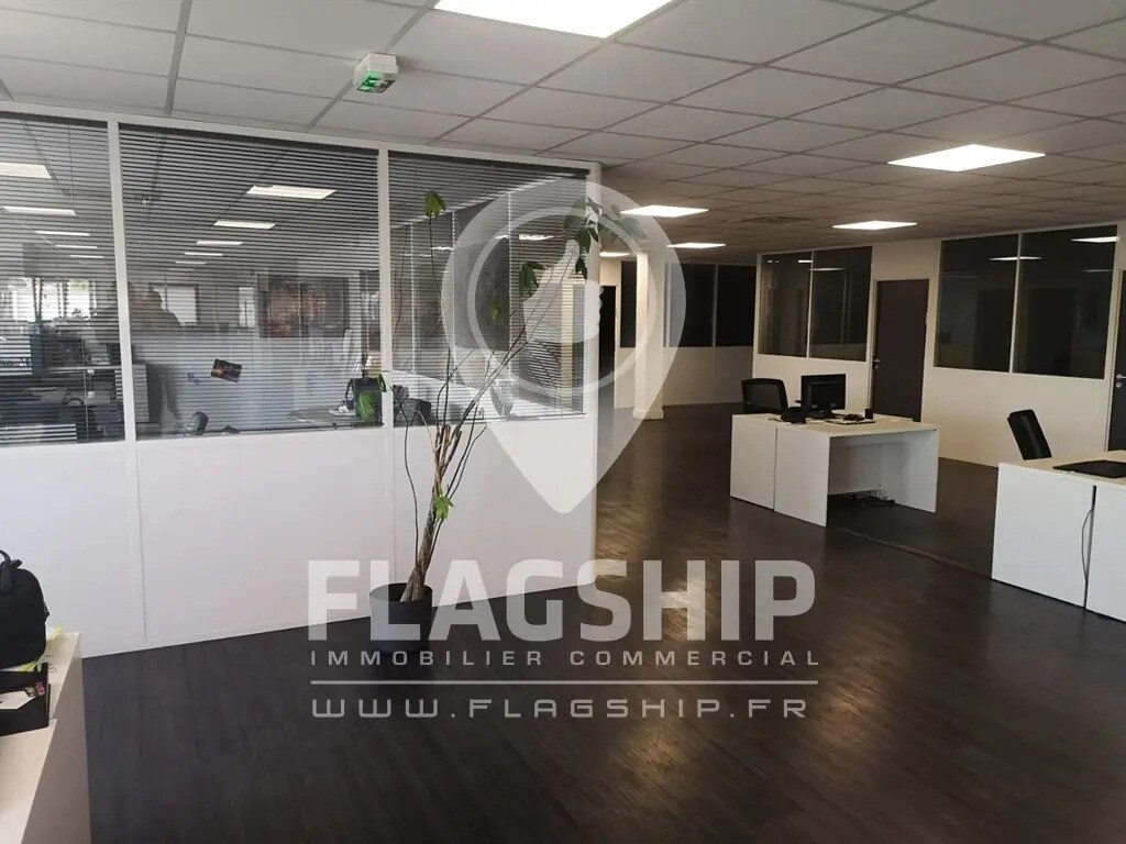 Office in Neuilly-Plaisance for sale Interior Photo- Image 1 of 10