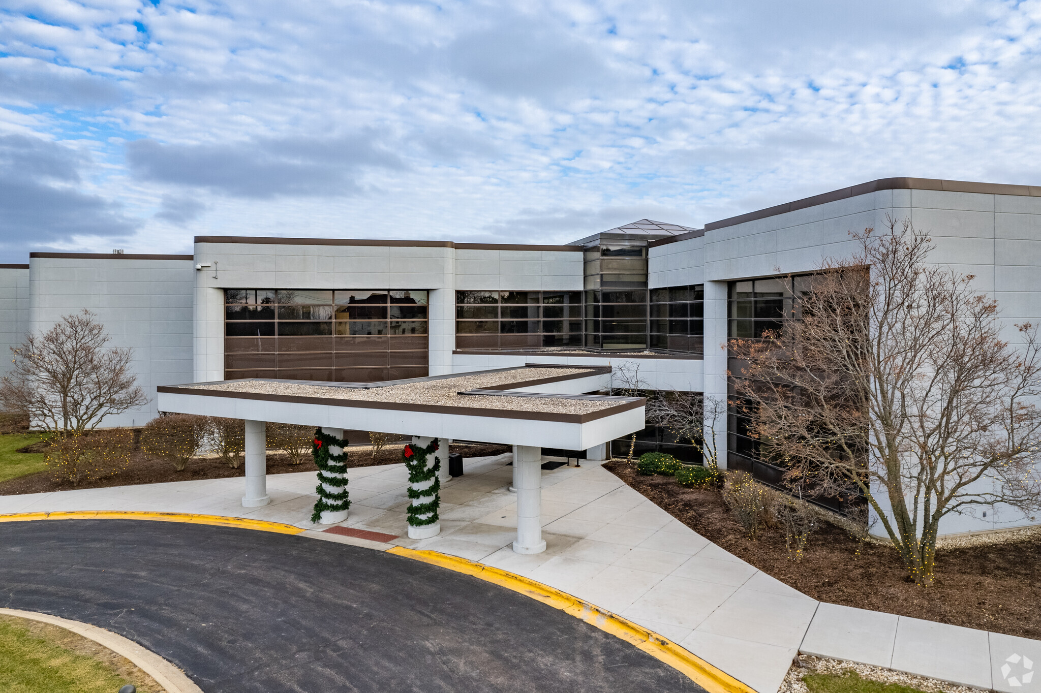 2501 N Barrington Rd, Hoffman Estates, IL for lease Building Photo- Image 1 of 7