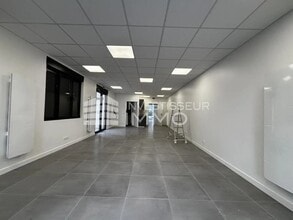 Retail in Champigny-sur-Marne for lease Interior Photo- Image 2 of 4