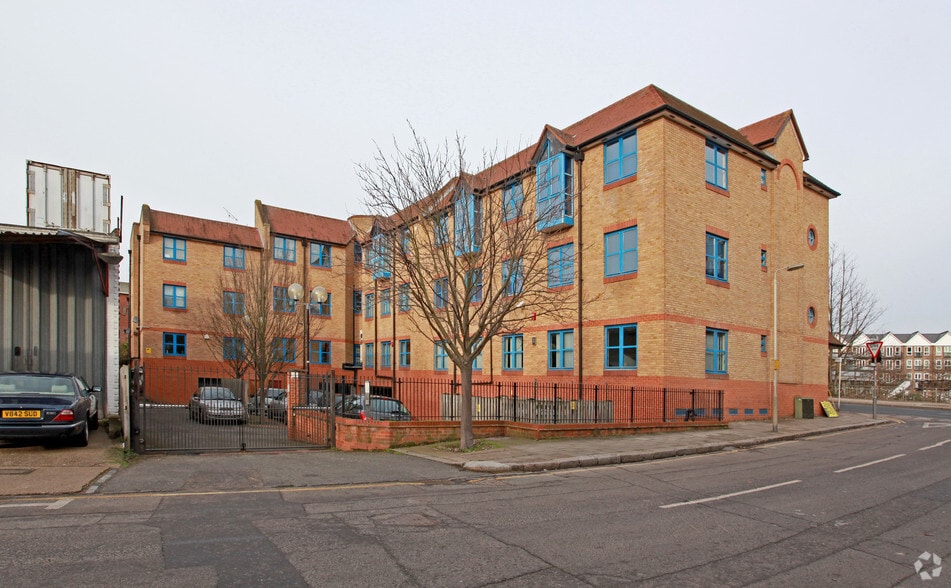 152-154 High St, Brentford for sale - Building Photo - Image 2 of 39