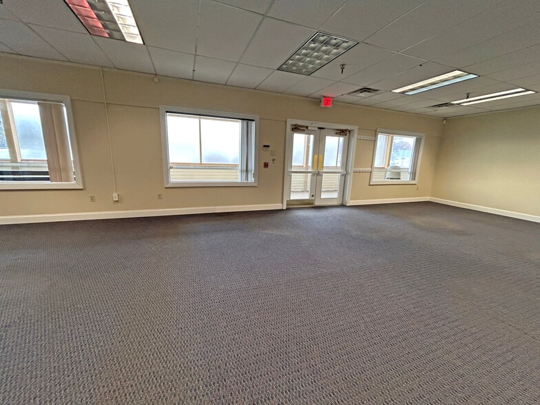 72 Mirona Rd, Portsmouth, NH for lease - Building Photo - Image 3 of 4