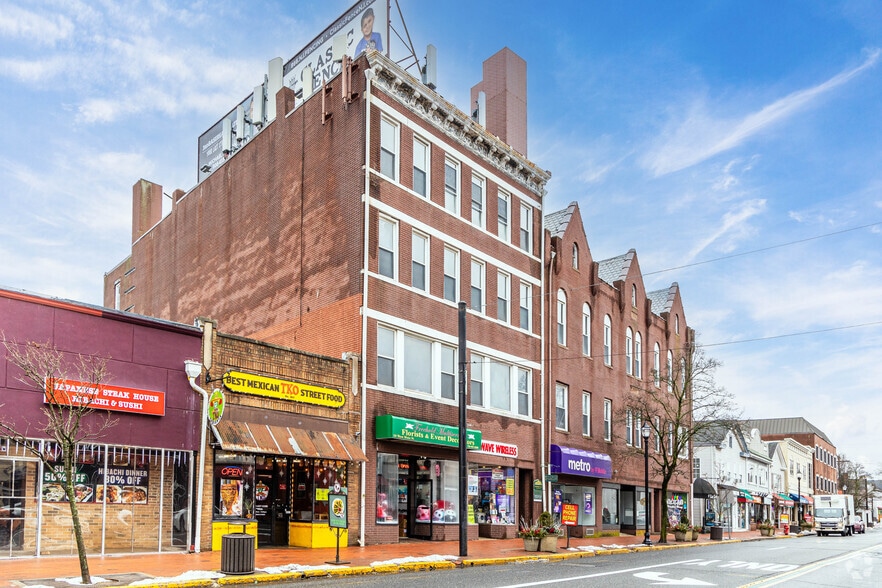 10-16 W Main St, Freehold, NJ for sale - Primary Photo - Image 1 of 1