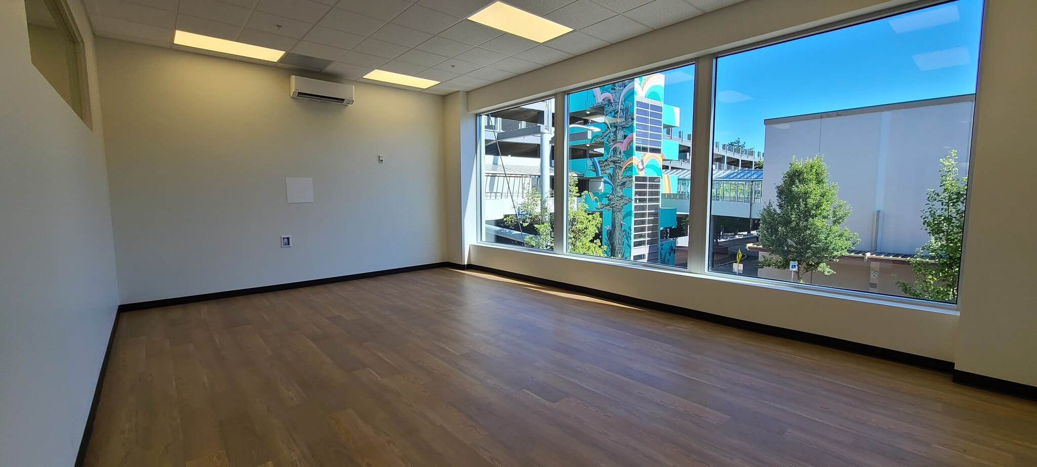 285 Liberty St, Salem, OR for lease Interior Photo- Image 1 of 3