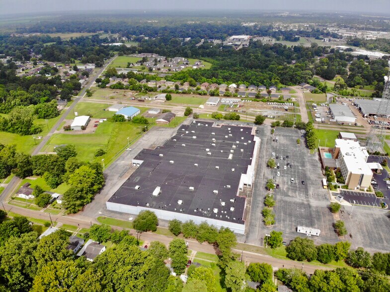 2800 S MacArthur Dr, Alexandria, LA for lease - Building Photo - Image 2 of 30